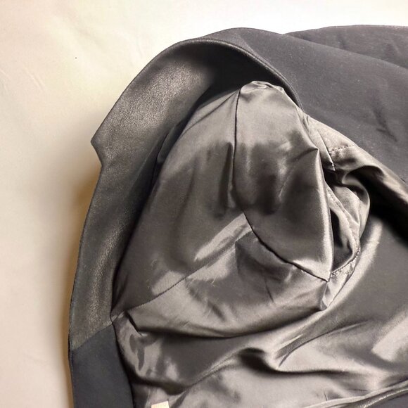 Helmut Lang | Size 6 | Wool Blazer with Leather Detail and Tapered Sleeves - Picture 8 of 12